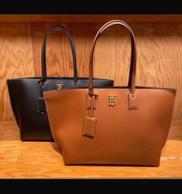 BURBERRY Leather tote