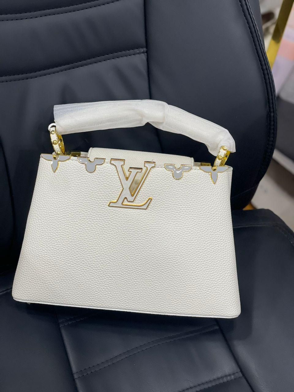 Loius Vuitton Capucines BB